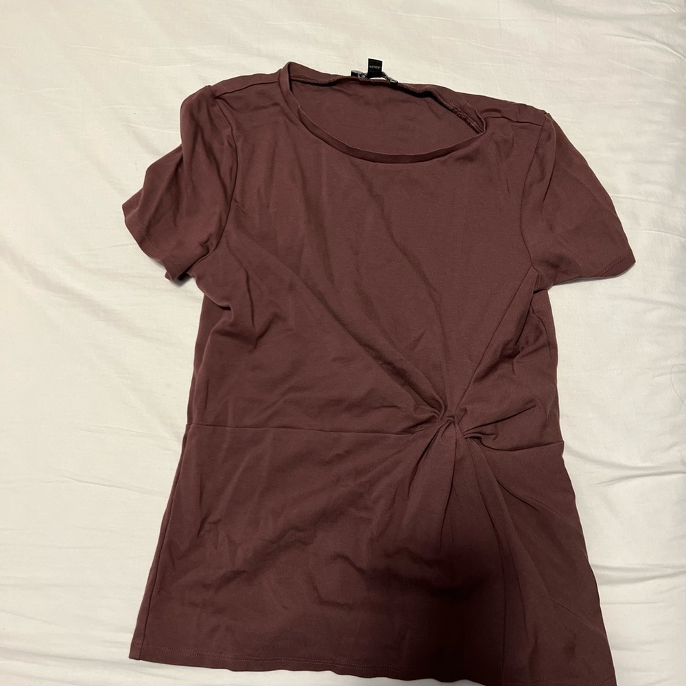 Express middle knotted t-shirt